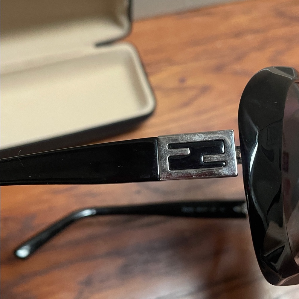 Fendi Black Designer Sunglasses - Picture 4 of 5